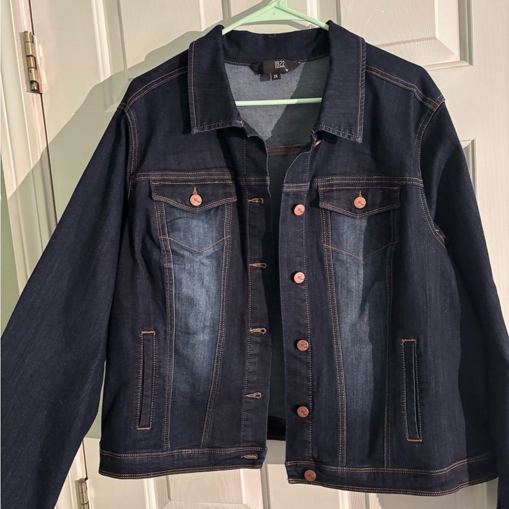 Blue Jean Jacket with Classic Design and Contrast Stitching